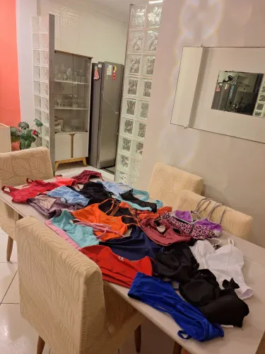 Kit com 20 top para academia excelente estado.  Tamanho M e G.  Em Vitória frete grátis. 