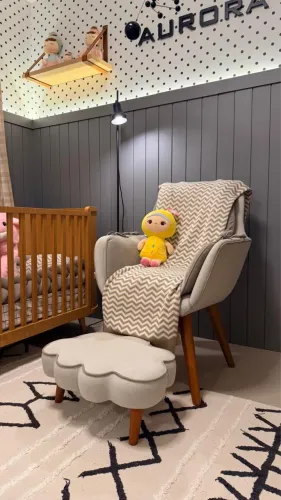 Cadeira e puff sofisticado