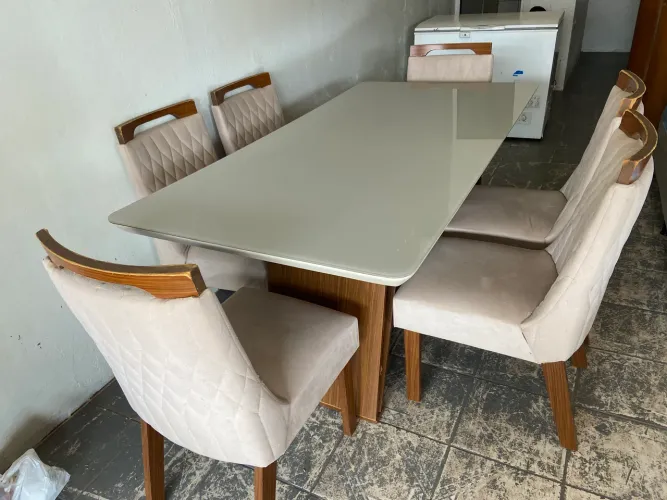 Mesa de 6 cadeiras usada 