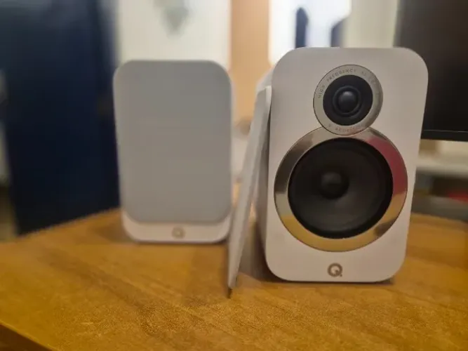Caixas britânicas Qacoustic 3020i novinhas 