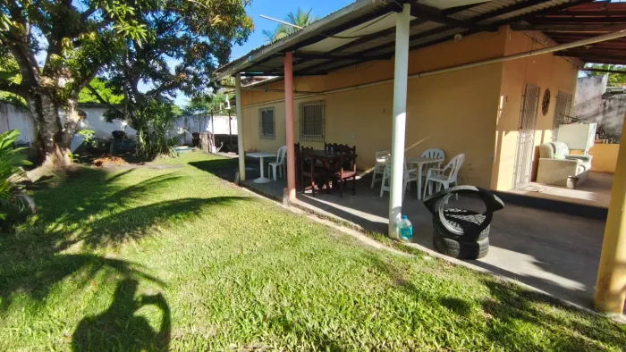 Casa (Térreo), com 3 quartos e 2 banheiros à Venda, 350 m² em Ilhéus/BA