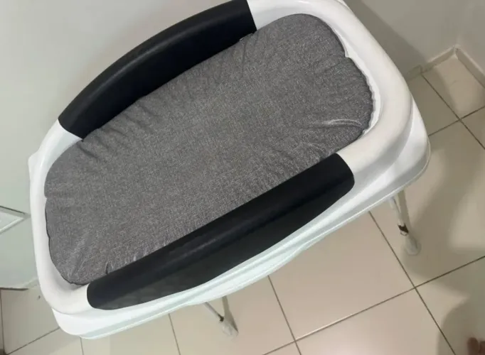 Kit berço, carrinho de bebê, bebê conforto e banheira com trocador