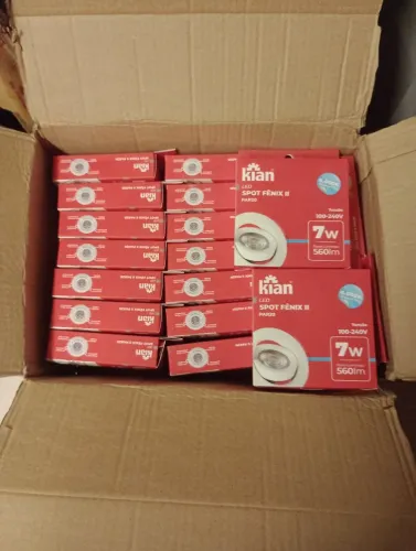 Vendo 1 caixa de spot led redondo de embutir PAR-20 com 14 unidades valor 140 reais