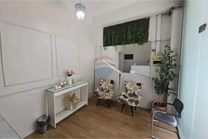 Prédio Comercial a Venda na Praça Santos Dumont, no Centro, atrás da Ayrão com 4 andares