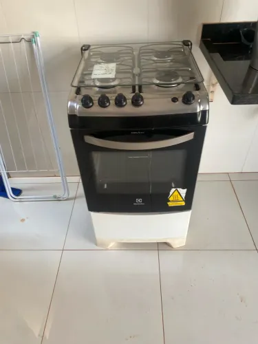 Fogão 300,00
