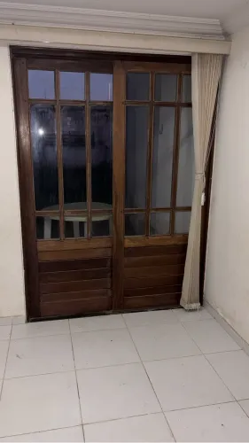Pra vender logo!! Portas e janelas em madeira de lei