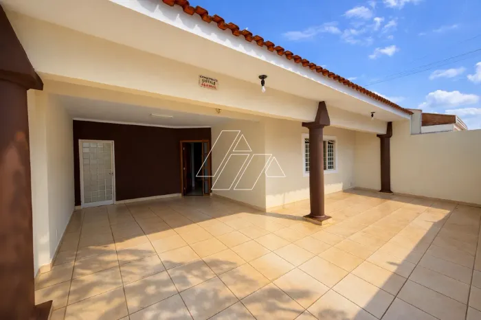 Casa à Venda no Palmital 3 Quartos, 1 Suíte, Área Gourmet e 3 Vagas em Marília/SP