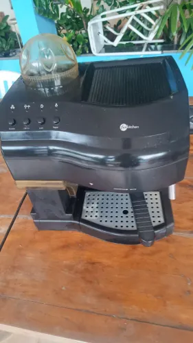 Cafeteira Fun kitchen 127V com moedor de café 