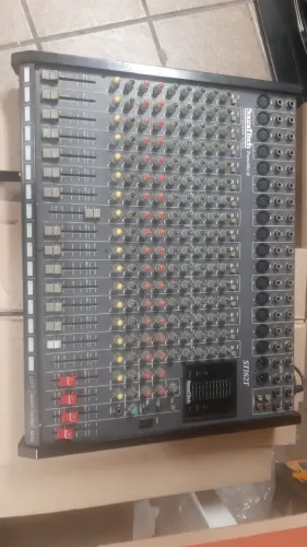 Mesa de som de 16 canais