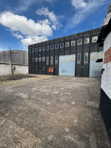 Barracão Comercial na Linha Verde