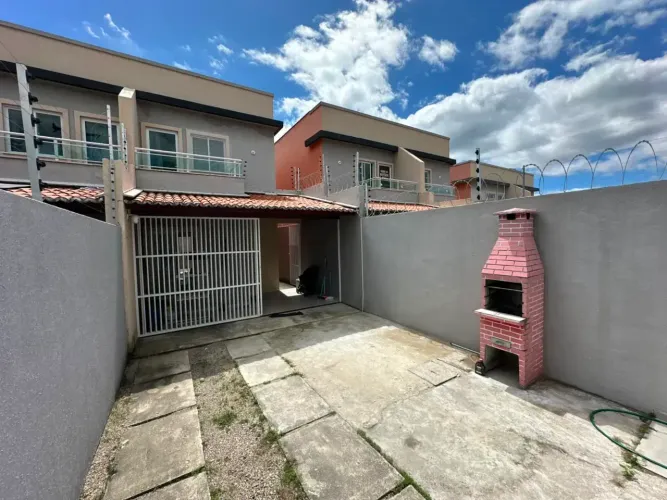 Duplex De 3 Quartos Para Repasse Na Monguba, Na Avenida, Com Varanda No Quarto . neste mo