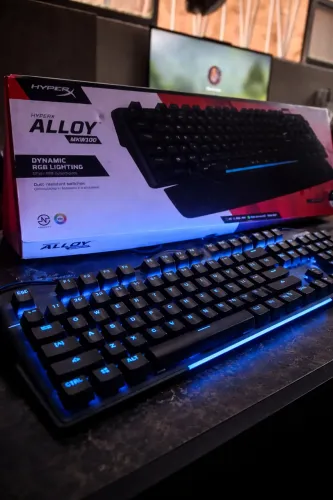 Teclado gamer HyperX Alloy MKW100 - funcionando perfeitamente