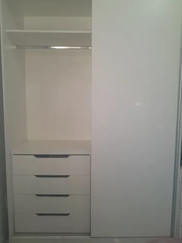 Armário com porta de correr