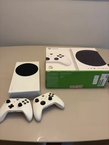 Xbox series S - 2 controles novo na caixa