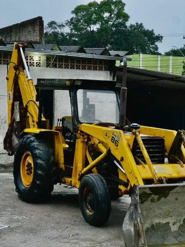 Retroescavadeira MF 86 reversomatic 