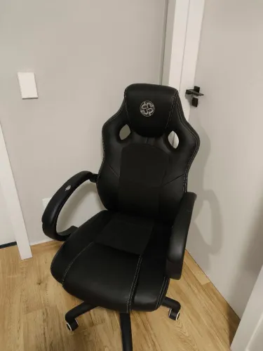 Cadeira Gamer / Escritório Preta com Ajuste de Altura - Bem conservada Conservada! NEGOCIO