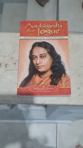LIVRO autobiografia de um iogue_Paramahansa Yogananda. Usado Ótimo Estado