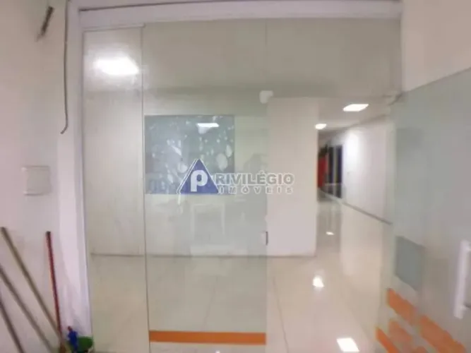 [Loja] de [Galeria] em [Copacabana] Posto 6 Sala Reformada ótimo investimento