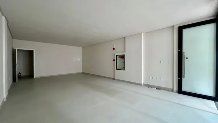 SALA COMERCIAL NOVA PARA LOCAÇÃO - MEIA PRAIA