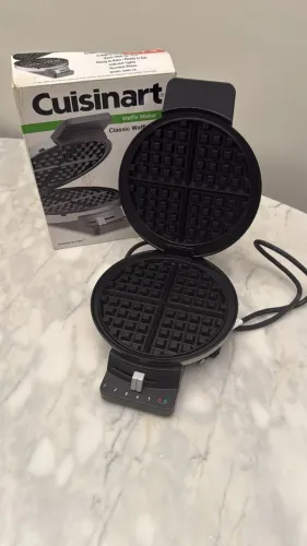 Máquina de Waffle Cuisinart Classic (WMR-CA) com Caixa - Impecável