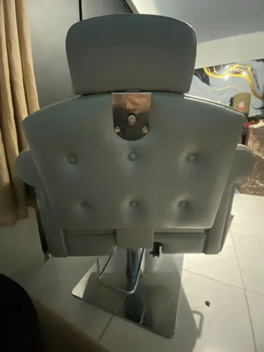 Vendo poltrona de barbearia ou pra salão 