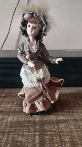 Linda Boneca de Porcelana - Damas de Época Planeta DeAgostini Colecionável