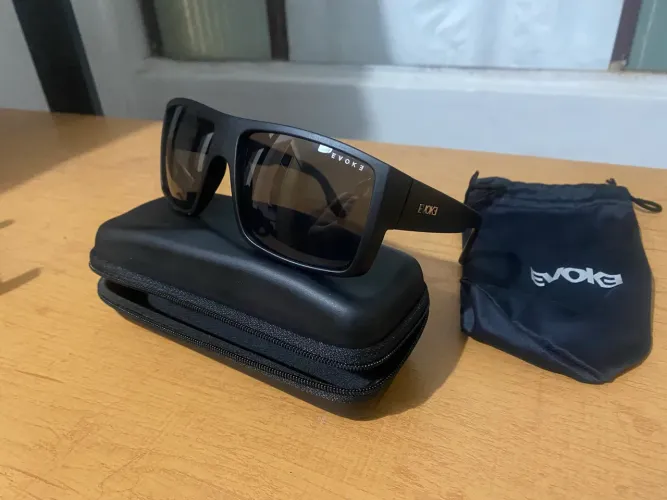 Vendo óculos de sol masculino Evoke