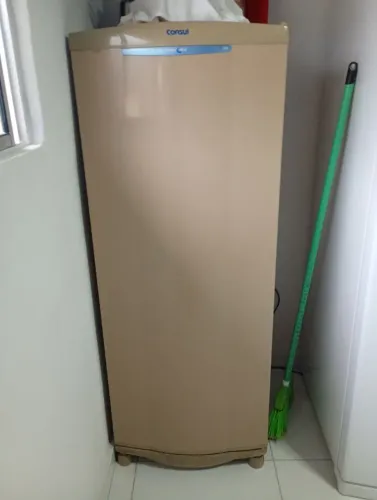 Vendo geladeira funciona tudo