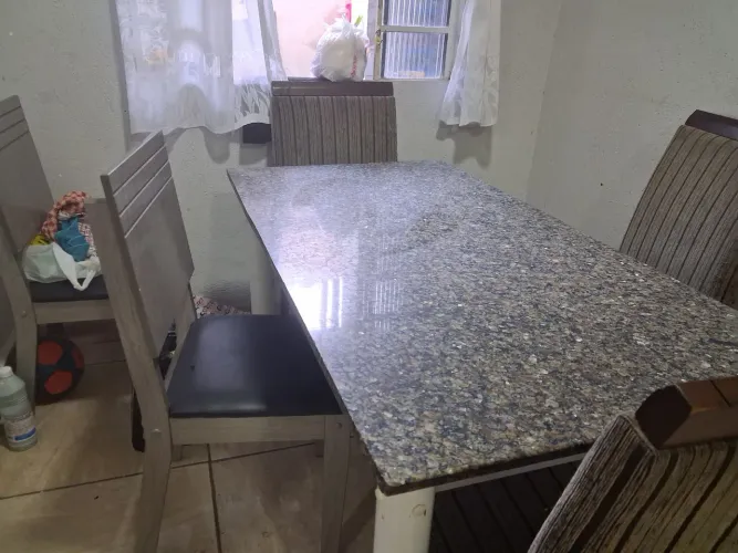 MESA DE COZINHA 4 CADEIRAS