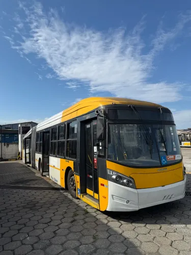 Ônibus articulado ano 2013 Mercedes o500 rs