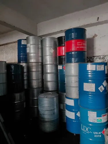 Galões de ferro de 200 litros em perfeito estado. Retirada em Bonsucesso 60,00 reais 