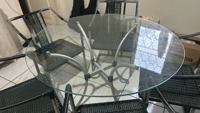CONJUNTO MESA GRANDE DE VIDRO + 5 CADEIRAS