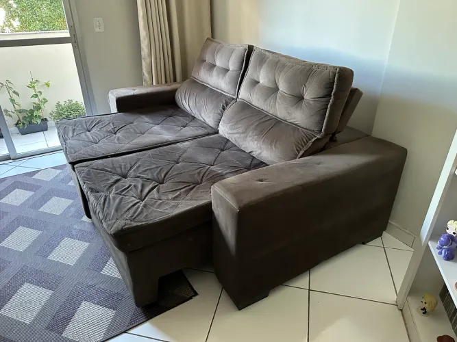 Sofá Austin 2,22m Retrátil, Reclinável com Molas no Assento e Almofadas, Tecido Suede Café