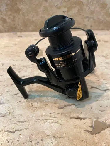 Molinete Daiwa Regals 2500T