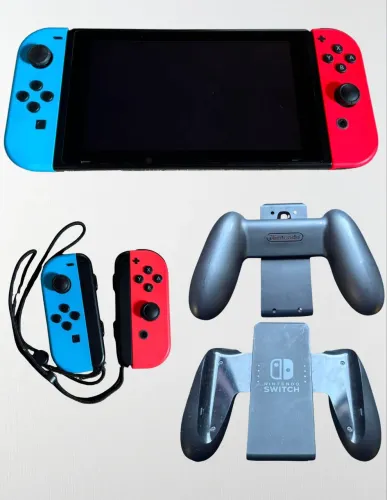 Nintendo Switch V2 32GB Neon Completo com Dock e Grip - Usado e em perfeito estado