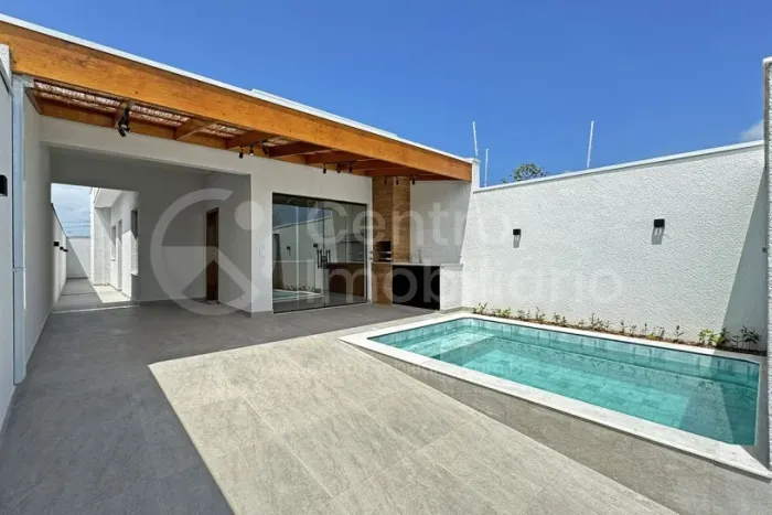 CASA à venda com piscina e 2 quartos em Peruíbe, no bairro Flora Rica