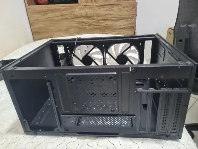 Gabinete gamer com 2 fans rgb