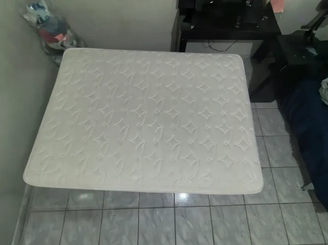 Cama de casal semi nova 