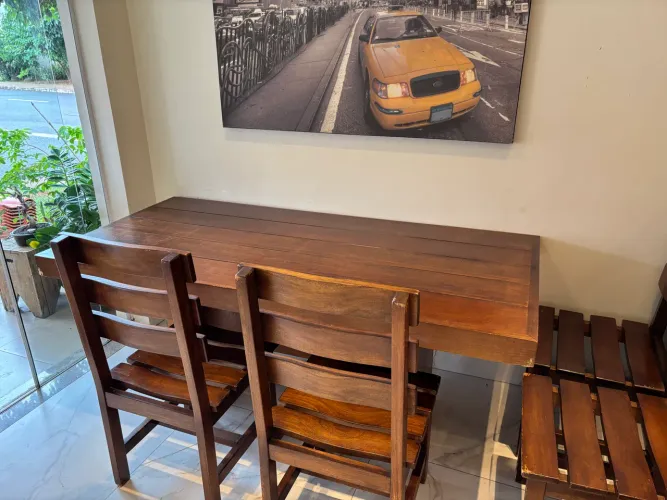Mesa Madeira Maciça (+4 cadeiras e estofado)
