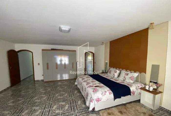 Linda Casa à Venda em São Paulo-SP, Jardim Eliane: 2 quartos, 1 suíte, 2 banheiros, 4 vaga