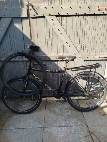 VENDO BICICLETA ARO 26 SEMI NOVA 
