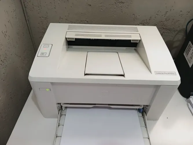 Hp m102w monocromática