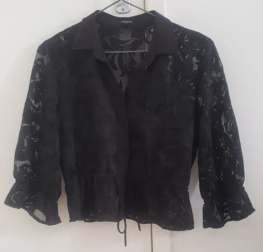 Blusa em renda Le Lis Blanc sem uso