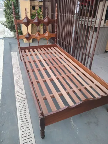 Cama antiga de madeira imbuia. (Entrego)