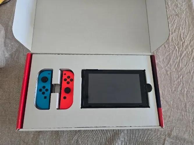 Nintendo Switch V1 Neon + Jogo Zelda Breath of the Wild + Case Temática Zelda