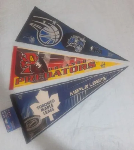 Flâmulas NBA e Arena Football.
