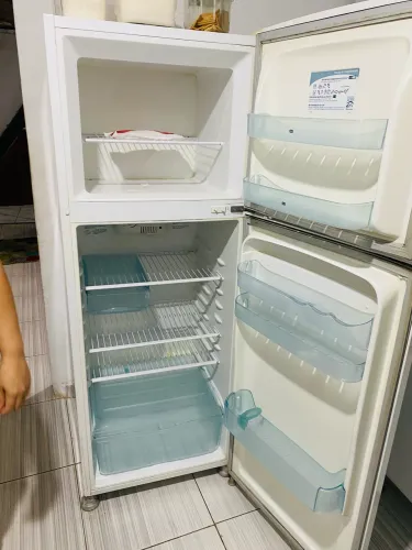 Geladeira com defeito pra sai logo
