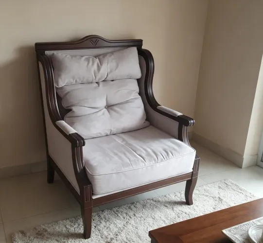Poltrona estilo clássico