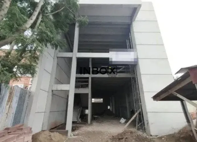Depósito em fase final de Construção com Mezanino e Pé-Direito Alto