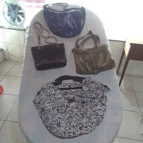 Lote de 14 Bolsas usadas , Preço 80,00